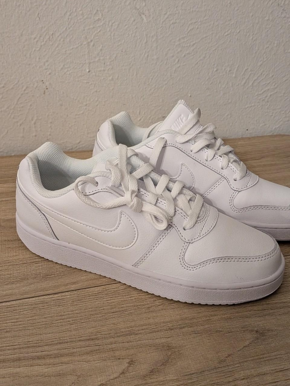 Nike Women's All-White Low-Top Sneakers Size 8.5